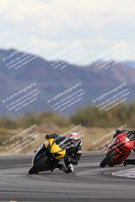 media/Nov-16-2025-Race Pace (Sun) [[8c5fa54630]]/Non Verified Riders (1st 20 Minutes)/5-Turn 15 (110pm)/